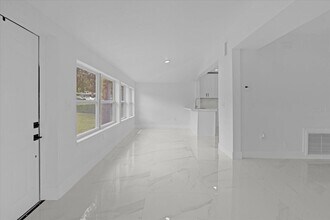 5851 SE Drew Rd in Belleview, FL - Building Photo - Building Photo