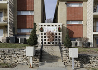 Tropicana Apartments in Kansas City, MO - Foto de edificio - Building Photo