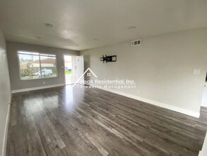 3356 Glenmoor Dr in Sacramento, CA - Building Photo - Building Photo