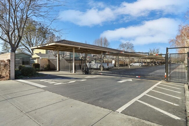 565 Peerless Way, Unit 309 in Tracy, CA - Building Photo - Building Photo