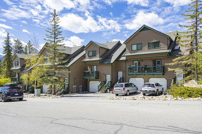 200 Benchlands Terr in Canmore, AB - Building Photo - Building Photo