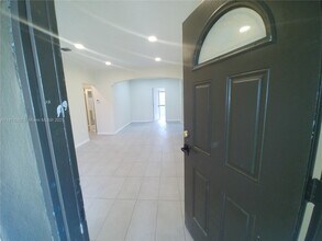 940 NW 47th St in Miami, FL - Building Photo - Building Photo