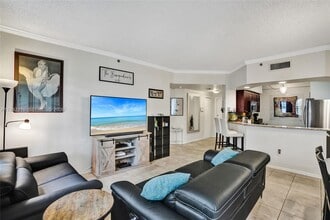 3155 NE 184th St in Aventura, FL - Building Photo - Building Photo