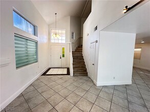 8327 Tribute Ln in Las Vegas, NV - Building Photo - Building Photo