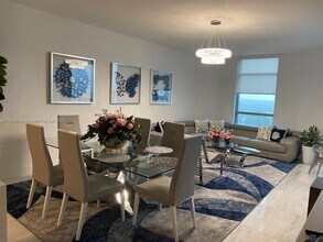 17301 Biscayne Blvd in North Miami Beach, FL - Building Photo - Building Photo