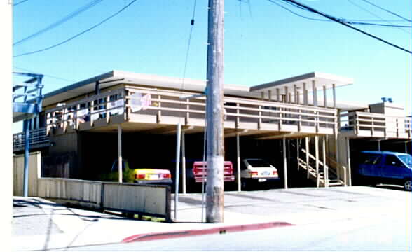 516 Mayfair Ave in South San Francisco, CA - Foto de edificio - Building Photo