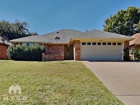 1953 Kings Canyon Cir in Fort Worth, TX - Building Photo