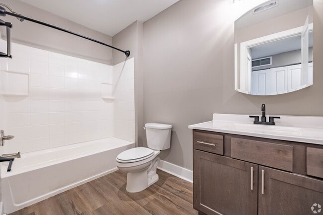 Bluffs of Burlington in Florence, KY - Foto de edificio - Building Photo