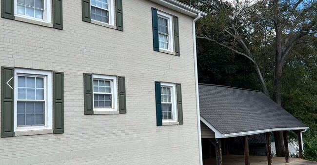 215 N Walnut St in Seneca, SC - Building Photo - Building Photo