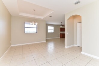 615 SE 37th Pl-Unit -402 in Homestead, FL - Building Photo - Building Photo