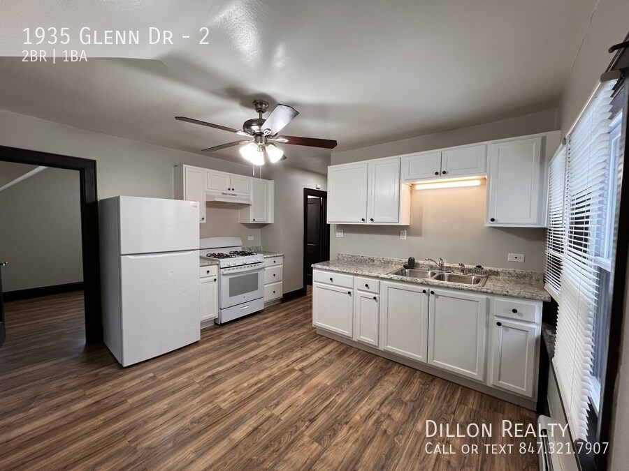 1935 Glenn Dr in North Chicago, IL - Building Photo