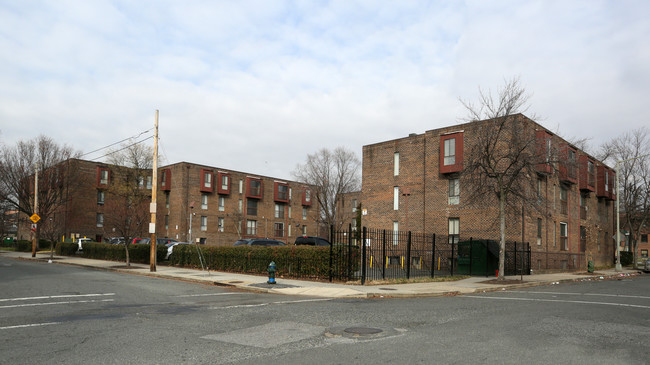 Benning Courts in Washington, DC - Building Photo - Building Photo