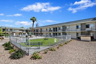 Park 67 in Glendale, AZ - Foto de edificio - Building Photo