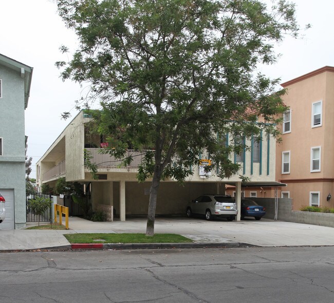 426 E. Valencia