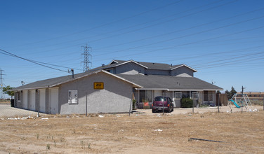 9735 Pyrite Ave in Hesperia, CA - Building Photo - Building Photo