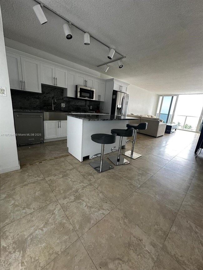 1200 N Fort Lauderdale Beach Blvd in Fort Lauderdale, FL - Building Photo - Building Photo