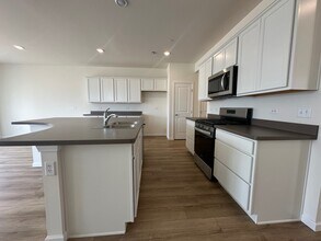 2320 Horseshoe Cir in Naperville, IL - Building Photo - Building Photo