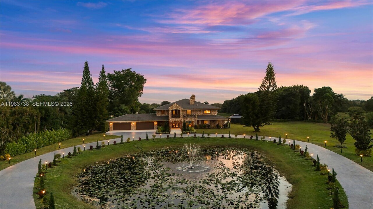 3320 SW 121st Ave in Davie, FL - Building Photo