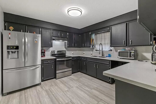 property at 1917 Linda Ave