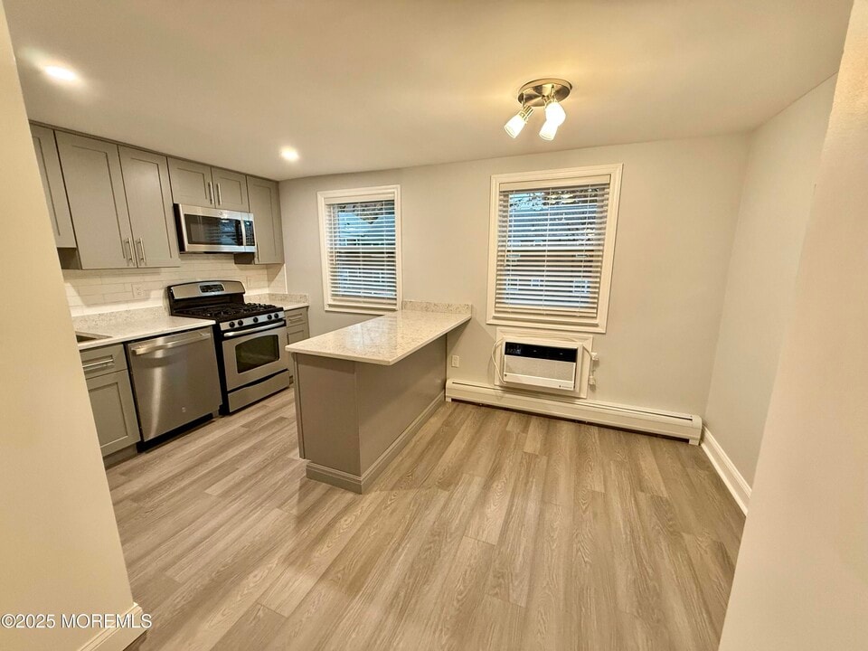 169 Manor Dr in Red Bank, NJ - Building Photo