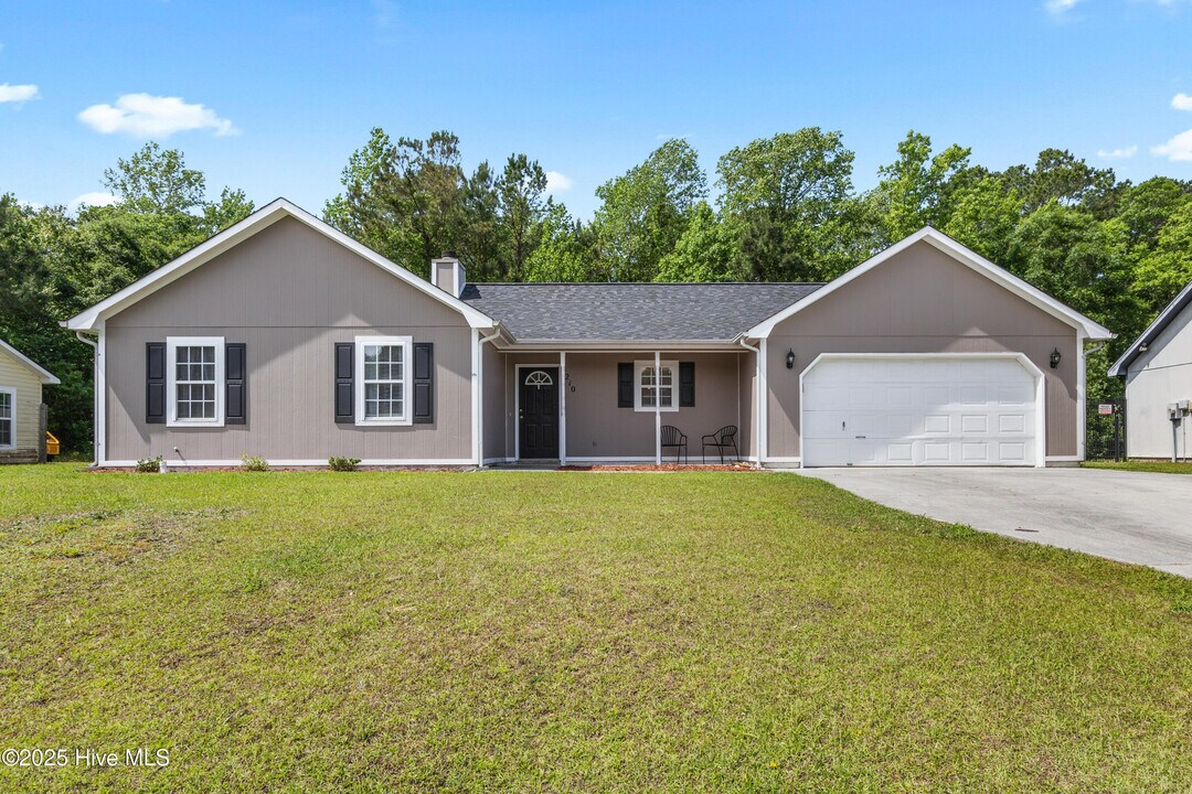 210 Gray Fox in Hubert, NC - Building Photo