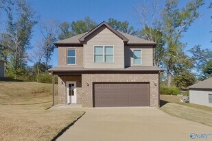 44 Maple Leaf Dr in Lincoln, AL - Building Photo