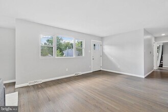 501 Bloomfield Dr in Mount Holly, NJ - Building Photo - Building Photo