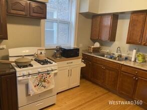 2252 W Leland Ave-Unit -#1 in Chicago, IL - Building Photo - Building Photo