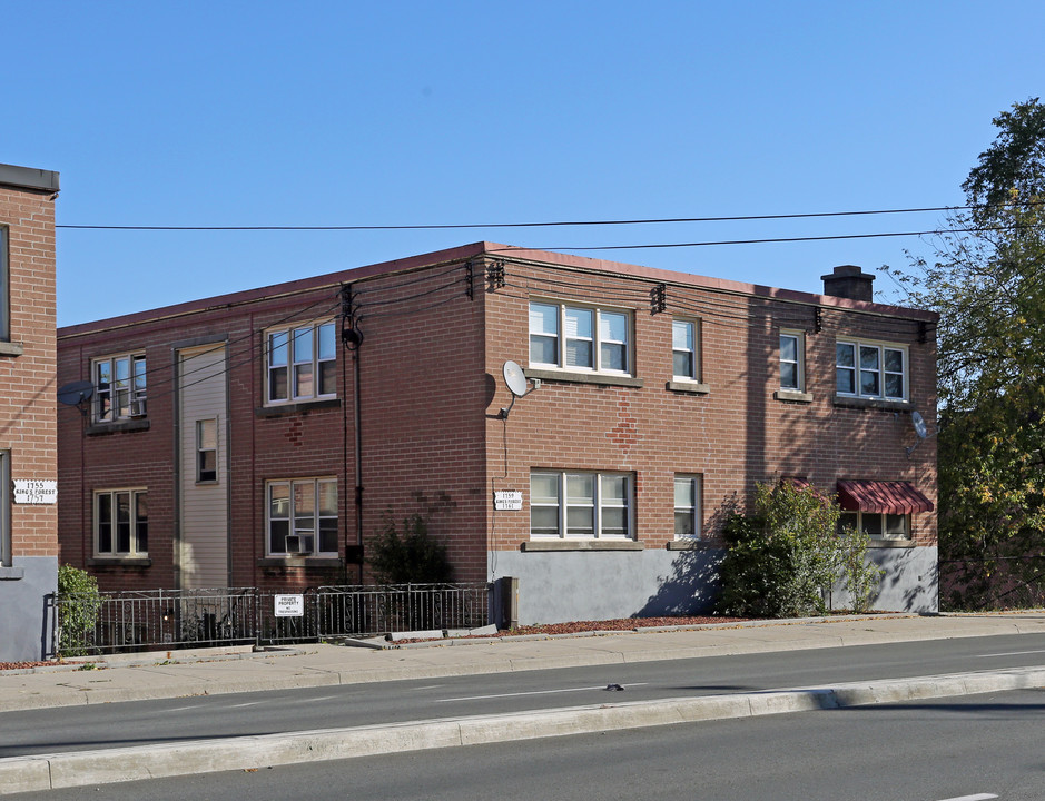 King's Forest in Hamilton, ON - Building Photo