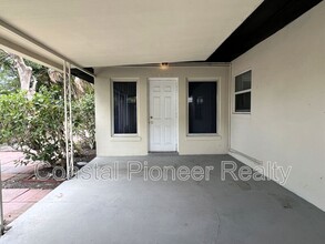 2489 Del Rio Way in Dunedin, FL - Building Photo - Building Photo