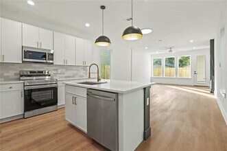 2521 Bethurum Ave in Dallas, TX - Building Photo - Building Photo