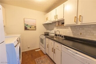 216 Moore Rd in Avon Lake, OH - Building Photo - Building Photo