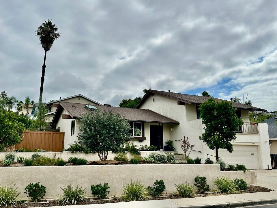 3489 Via Beltran in San Diego, CA - Building Photo