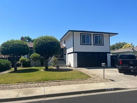 112 Asbury Dr in Vacaville, CA - Building Photo