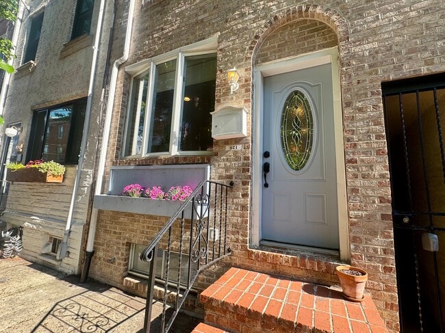 321 Titan St in Philadelphia, PA - Building Photo - Building Photo