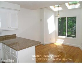 25 Winthrop Rd in Brookline, MA - Foto de edificio - Building Photo