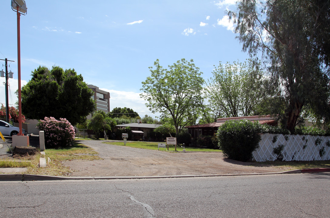 2825 N 42nd St in Phoenix, AZ - Foto de edificio