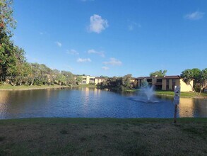 10885 NW 7th St in Miami, FL - Building Photo - Building Photo