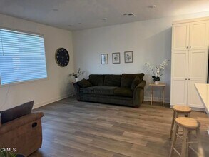 461 Snowdrop Ln in Santa Paula, CA - Foto de edificio - Building Photo