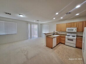 7312 Fountain Village Ave in Las Vegas, NV - Building Photo - Building Photo