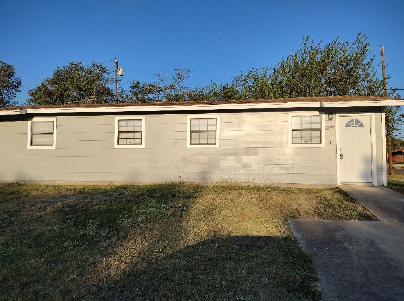 1202 S 3rd St in Copperas Cove, TX - Building Photo