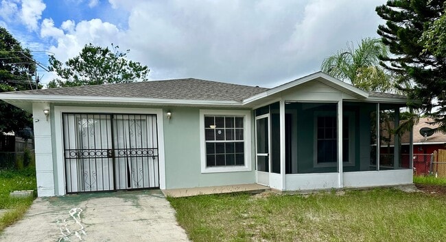 property at 463 Apopka Hills Cir