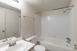 Belleville Pointe Apartments in Belleville, MI - Foto de edificio - Interior Photo