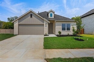 1816 Laurel St in Denton, TX - Building Photo