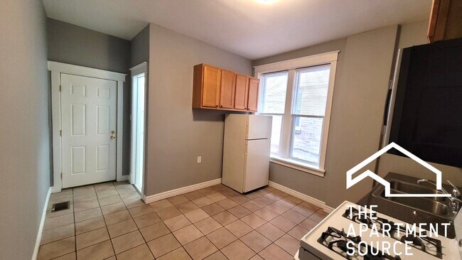 4056 W Hirsch St in Chicago, IL - Building Photo - Building Photo