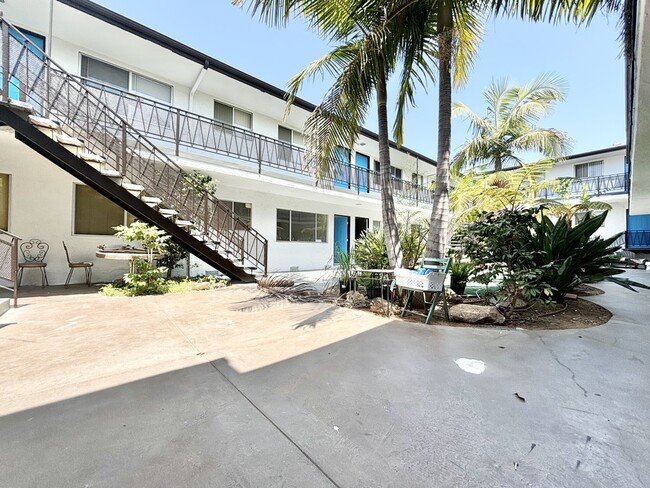 3401 Ocean Park Blvd in Santa Monica, CA - Building Photo - Building Photo