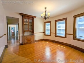 108 W Quincy St, Unit 1 in Somerville, MA - Foto de edificio - Building Photo