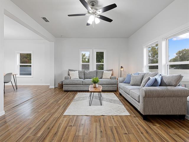 611 Cherry St in Bowie, TX - Building Photo - Building Photo