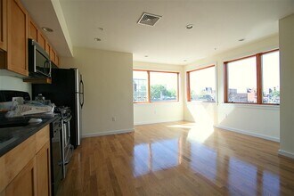 8 Beech St, Unit 3 in Cambridge, MA - Building Photo - Building Photo