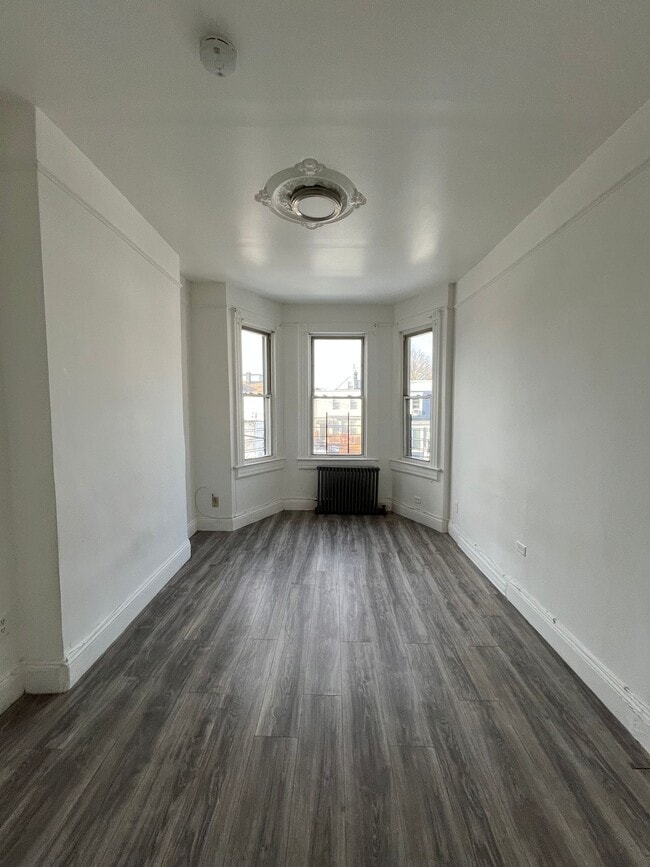 72 Rose Ave, Unit 2R in Jersey City, NJ - Building Photo - Building Photo